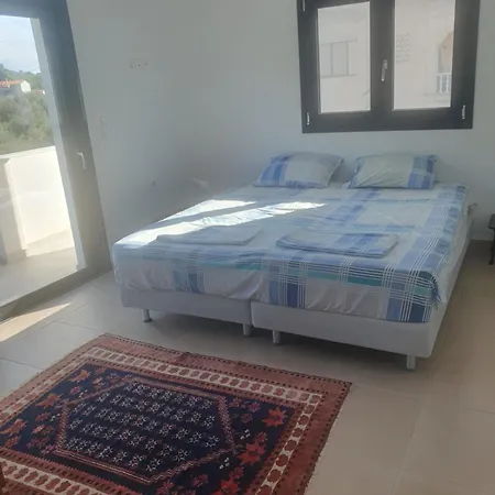 Macky Upper Floor Apartment Kato Almiri