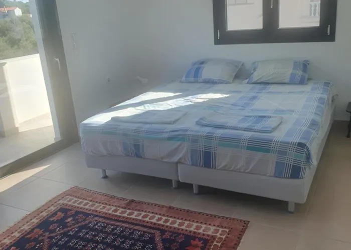 Macky Upper Floor דירה קאטו אלמירי